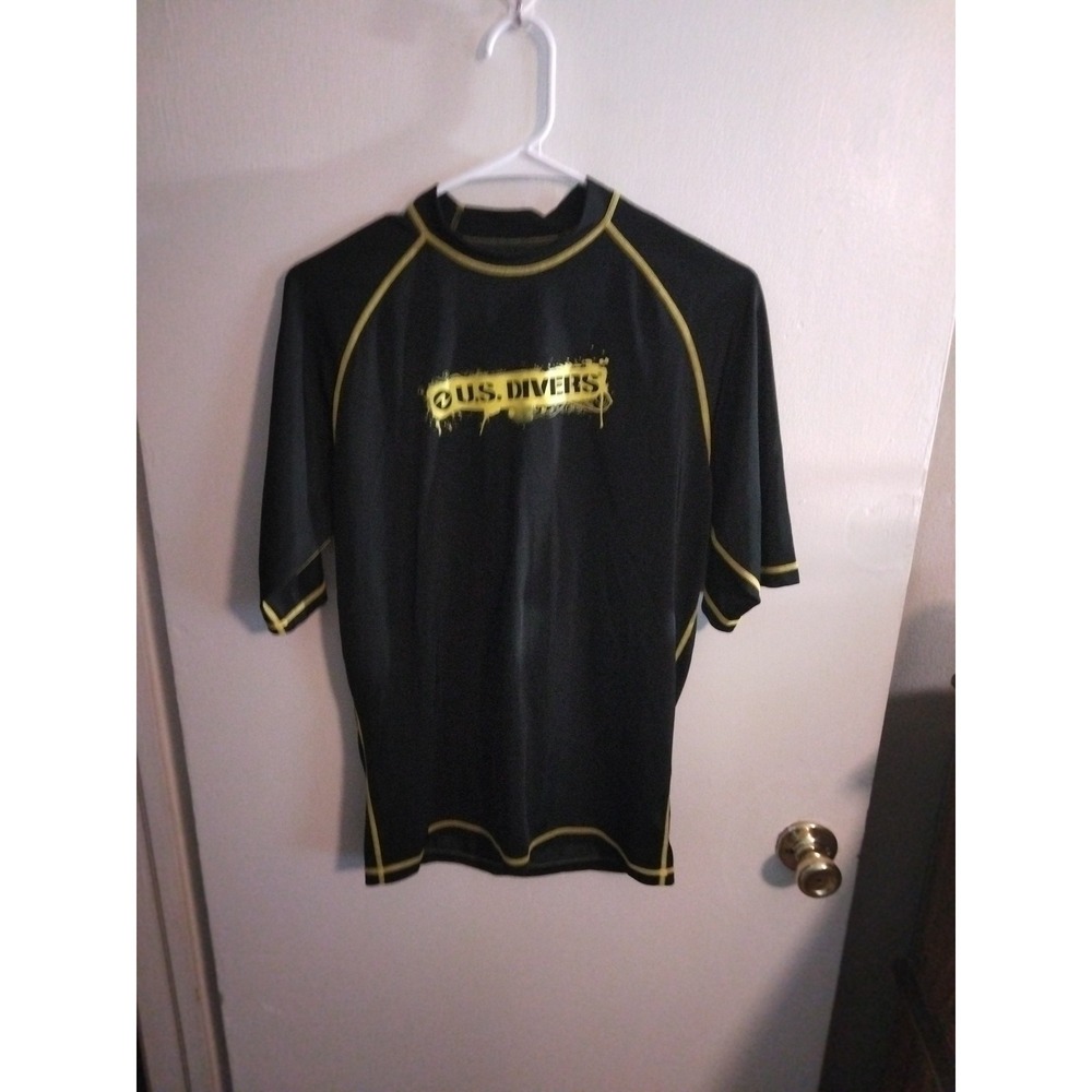US Divers Rash Guard Mens XL Solid Black W/Gold Stitching Short‎ Sleeve